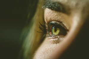 Dos and Don’ts of Wearing Contact Lenses